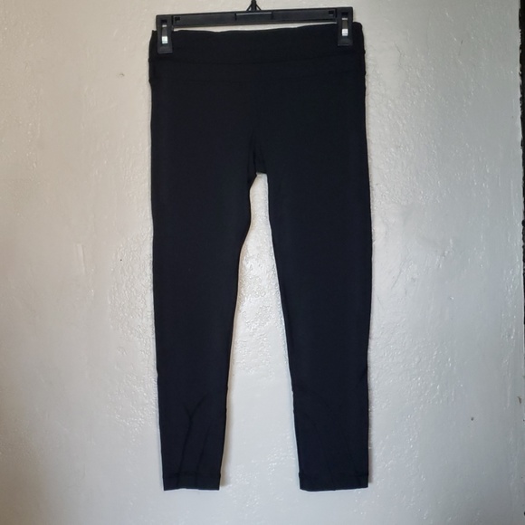 lululemon athletica Pants - LULULEMON Wunder Under cropped black pants size 4